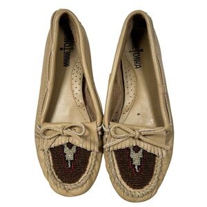 Minnetonka tan Beige‎ Beaded Moccasins flats red